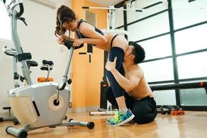 Xin chồng yêu đi tập gym, người vợ địt nhau với anh pt